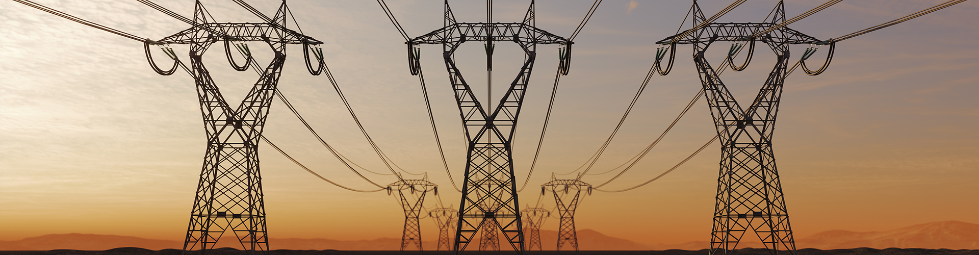 Numa planície em fim de tarde, três grandes torres de linhas de transmissão se destacam no horizonte