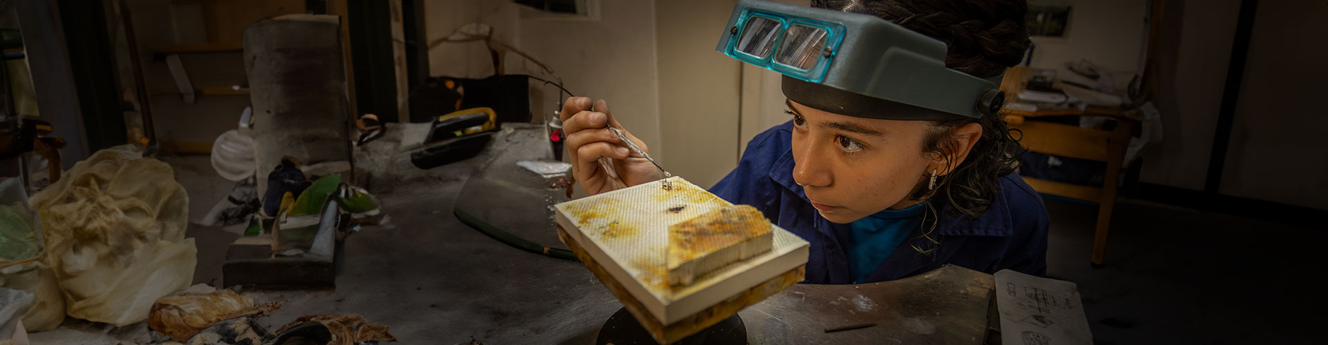 Geovana, finalista da Firjan SENAI na WorldSkills 2024 na categoria Joalheria