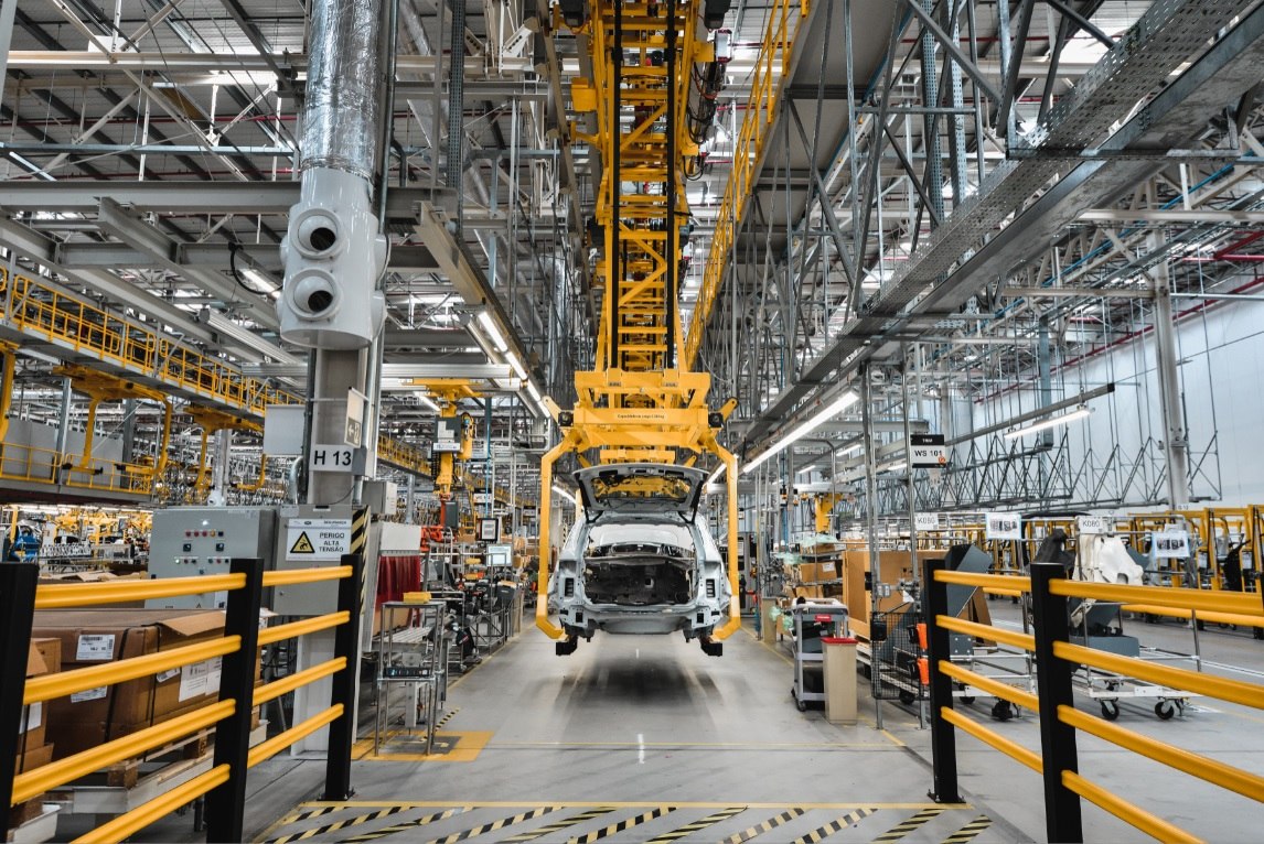 Maquinário da linha de montagem da Jaguar Land Rover em Itatiaia