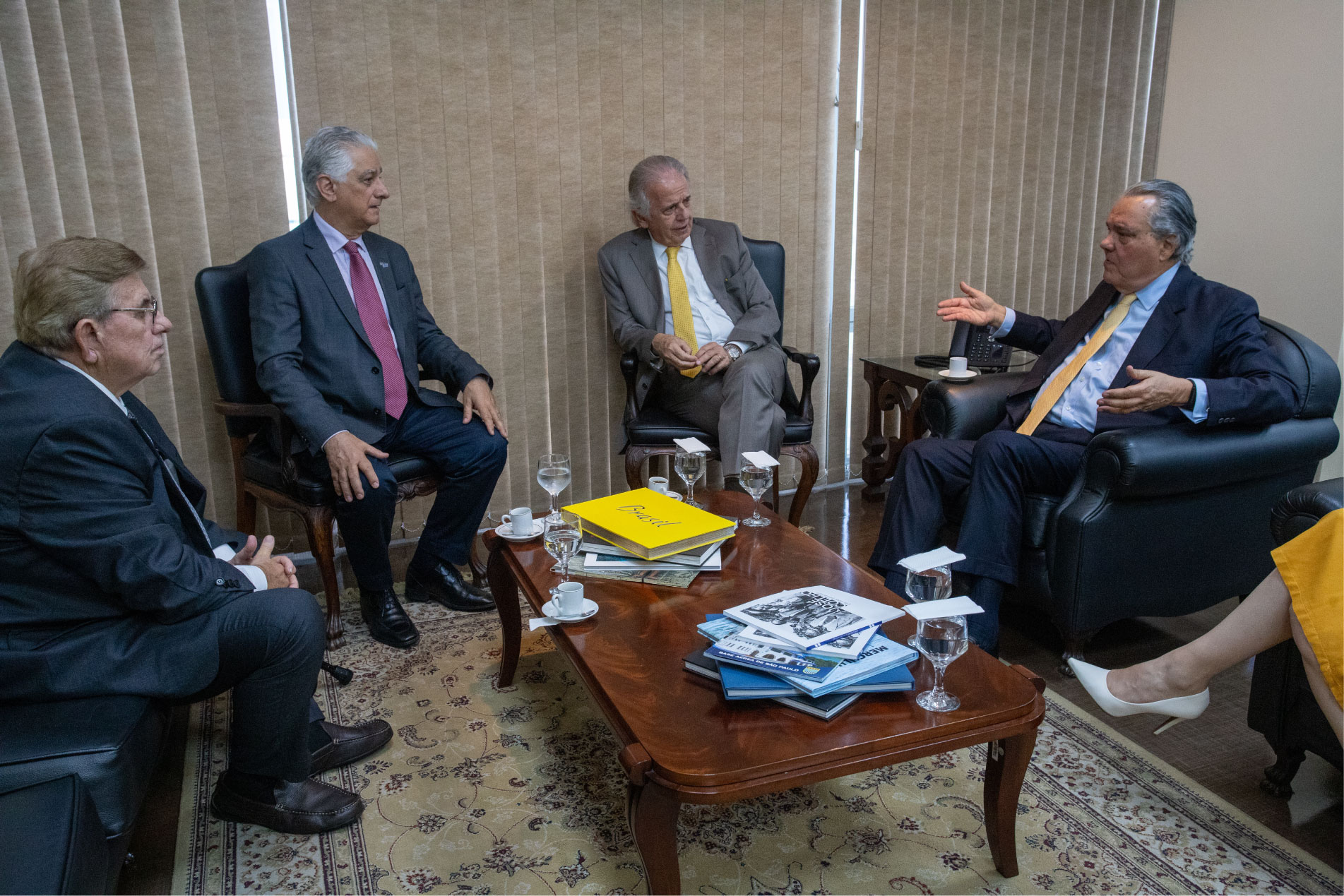 Ministro da Defesa José Múcio em reunião na Firjan