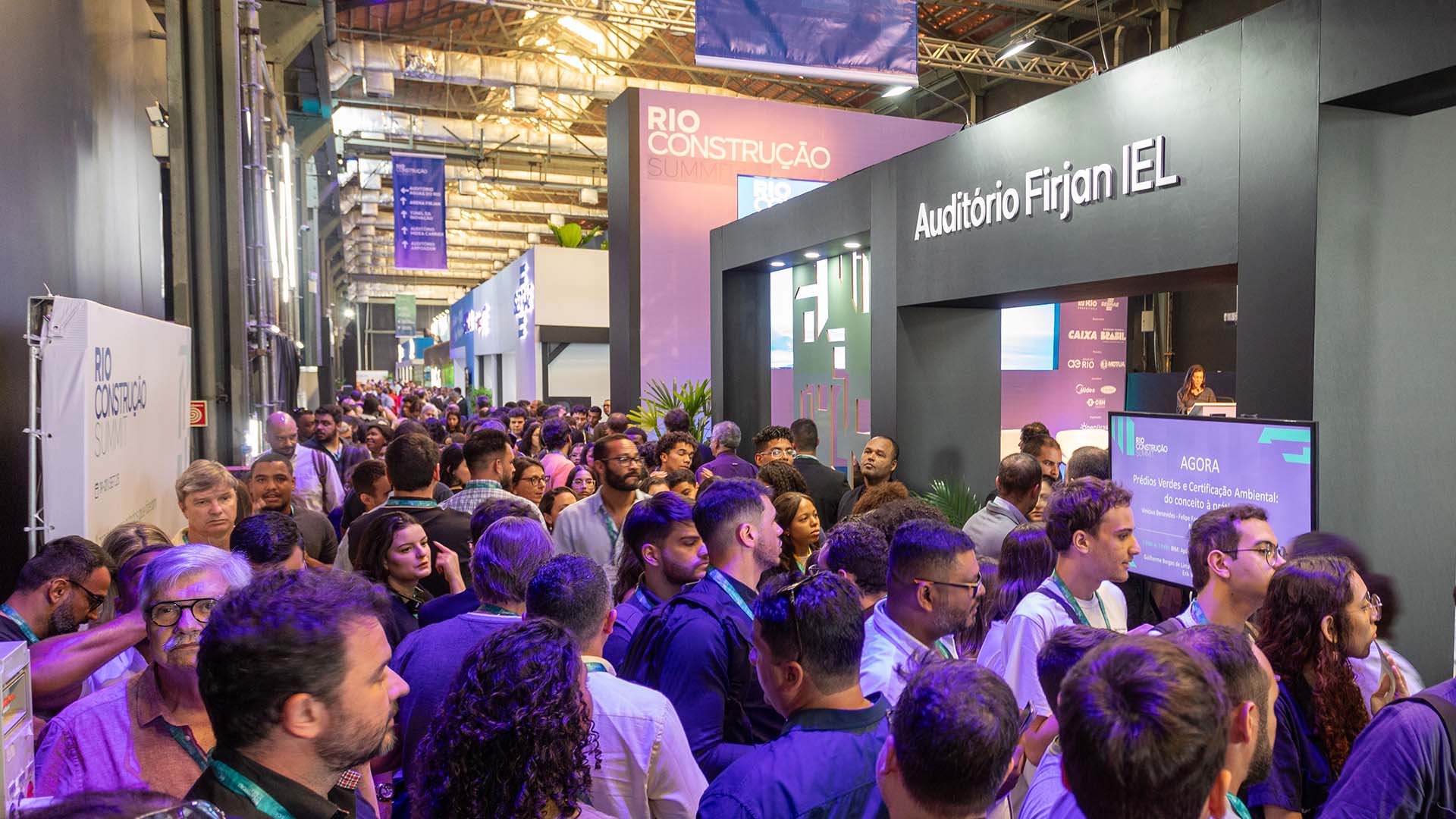 Público lotou os corredores do Armazém 3