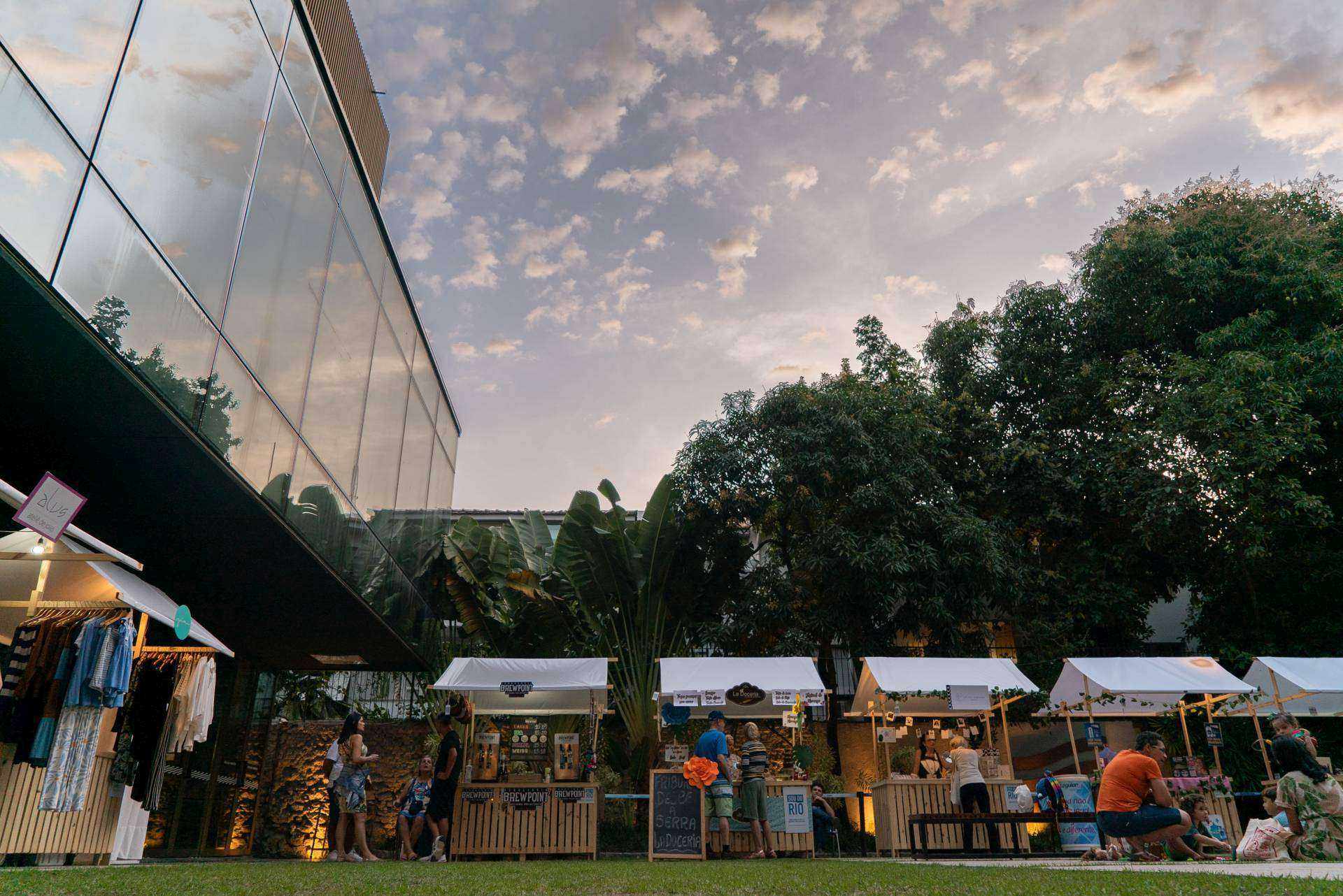 Estandes da Feira Sou do Rio na Casa Firjan 