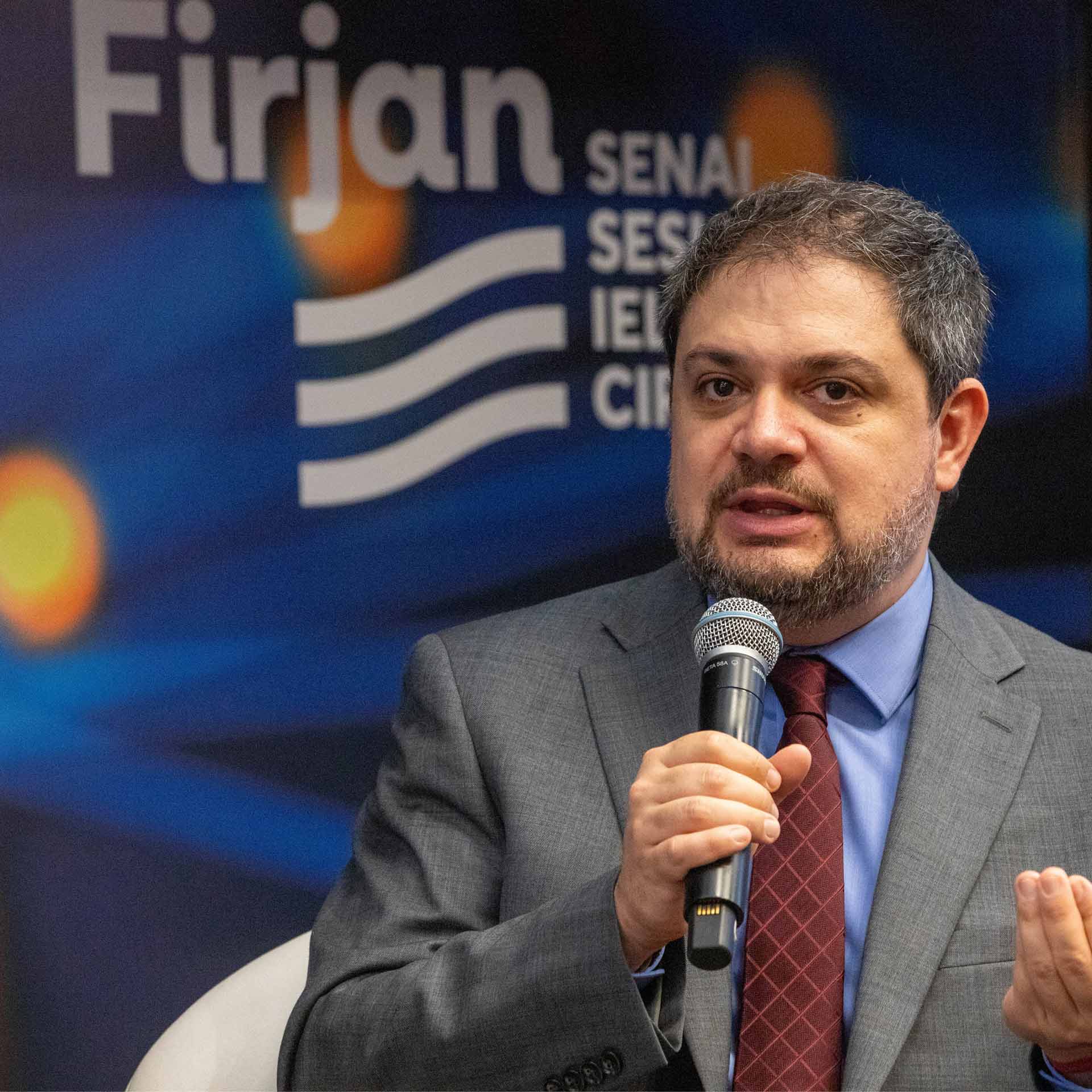 Spektor fala na Firjan