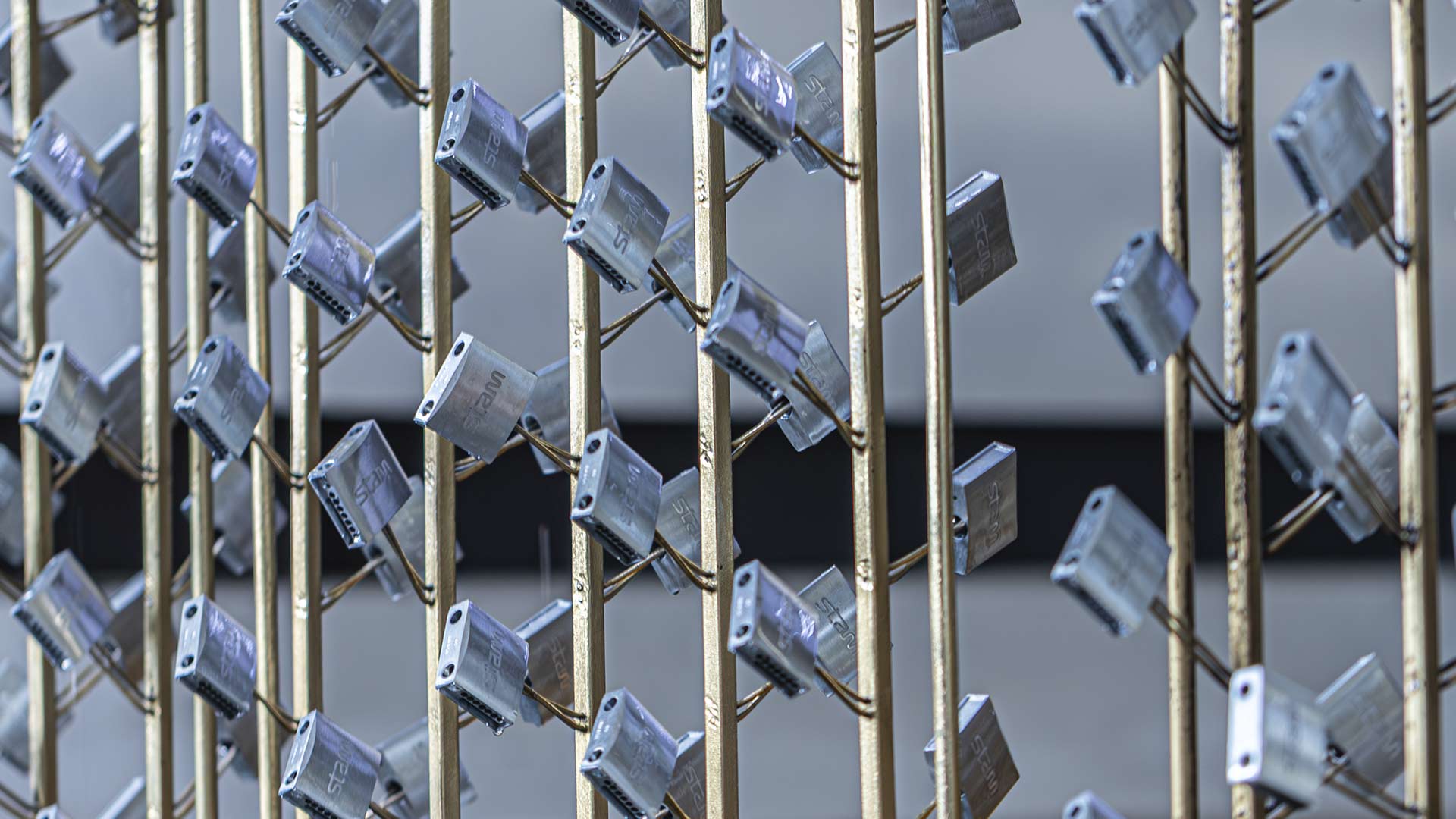 Muitos cadeados em grade